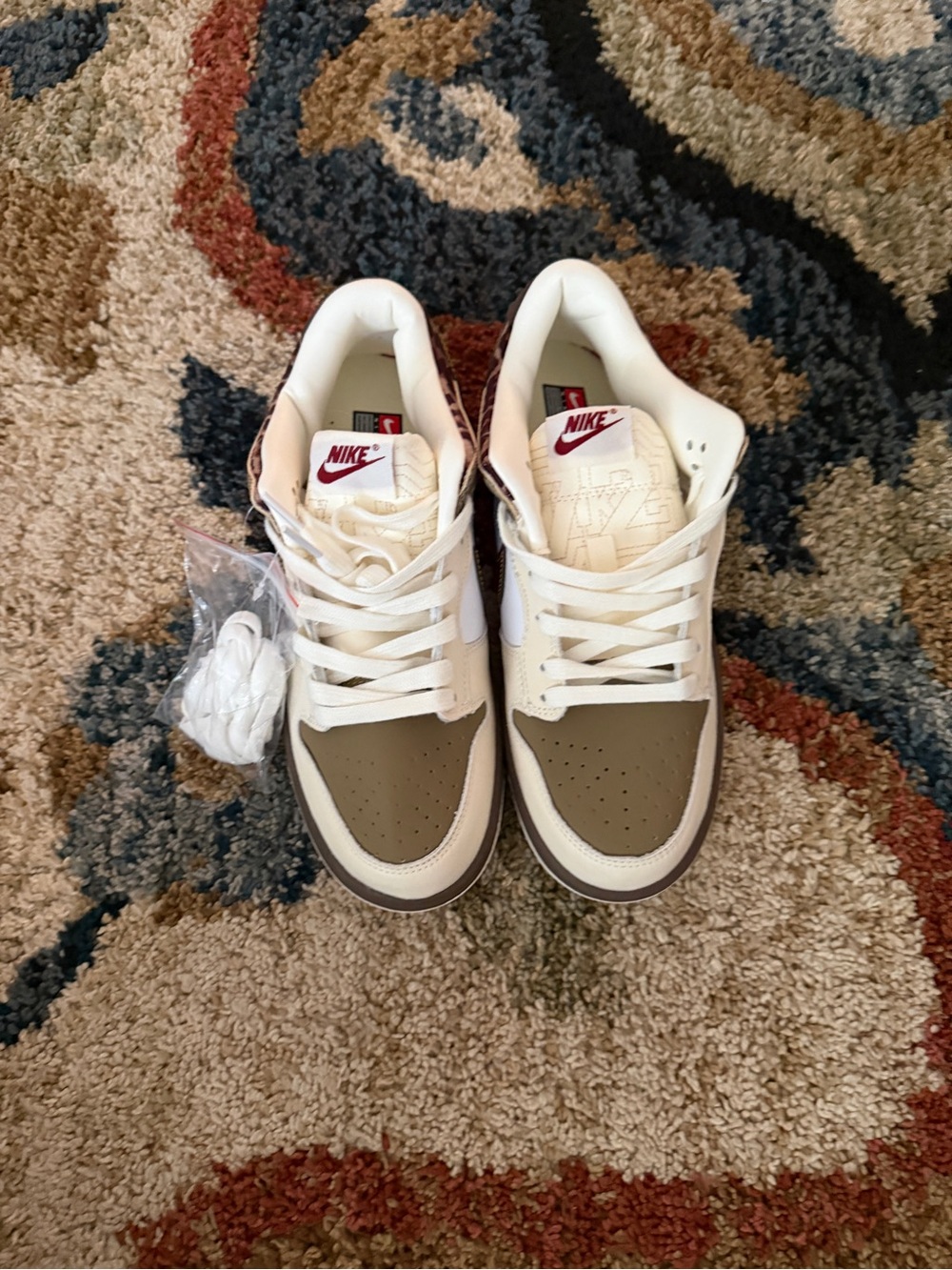 Unisex Nike Low-Top Sneakers in White and Brown